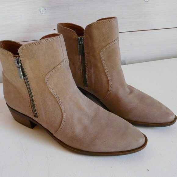 Lucky Brand Suede Leather Ankle Bootie Size 6.5 US Tan Side Zip Heel - Picture 3 of 16